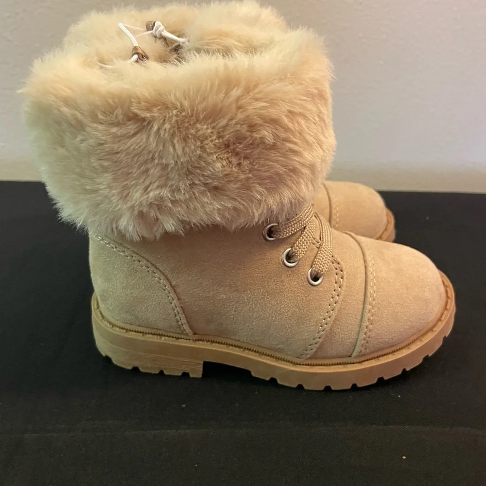 Old Navy Faux Fur Boots in Tan‎ toddler size 7